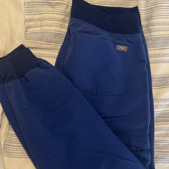 FIGS Scrub Set - Picture 4 of 4